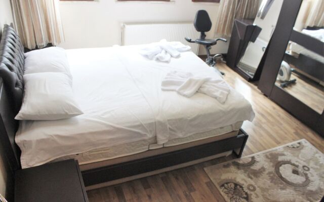 Mardian House - Adults Only