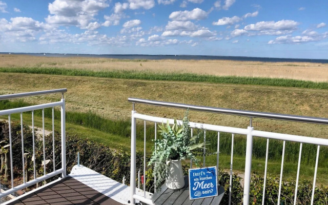 Serene Waterview Retreat 2 Bedrooms in Mönkebude, Germany