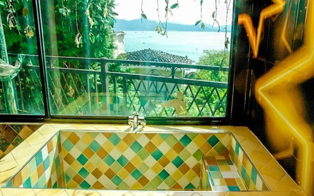 Geojedo Santa Monica Pension