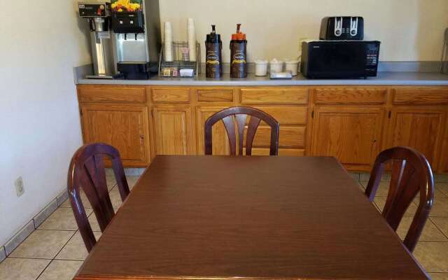 Knights Inn Franklin, PA