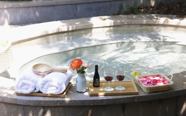 Fengxiang Hot Spring