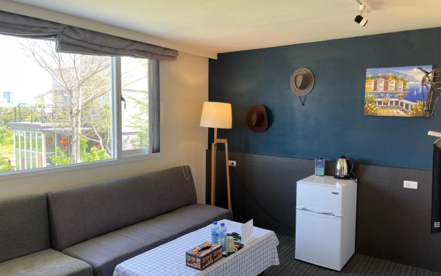 Breeze and Waves Hostel