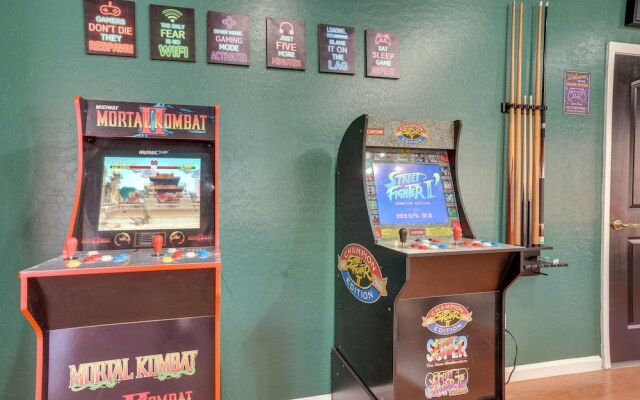 Luxury Goodyear Home w/ Private Pool + Pickleball!