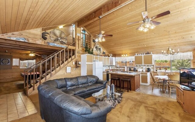 012 - Lakefront Chalet