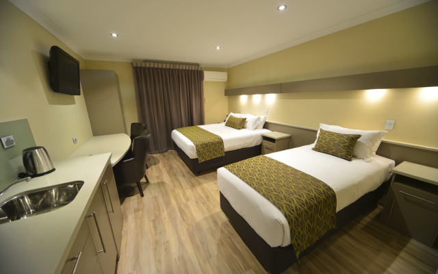 Bentley Motel – Guest Rooms – Inglewood