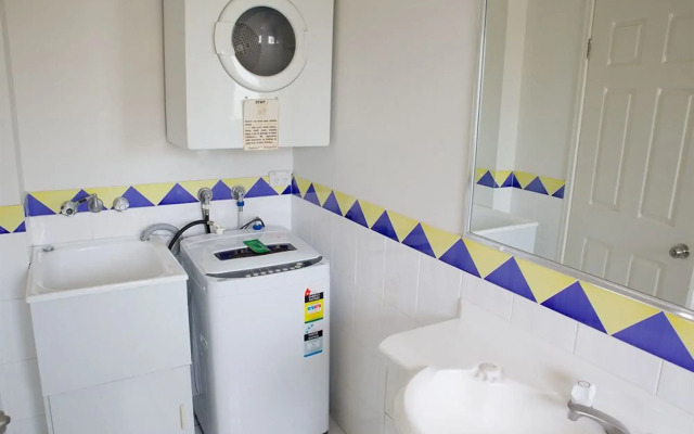 Karana Palms Self Contained Apartments