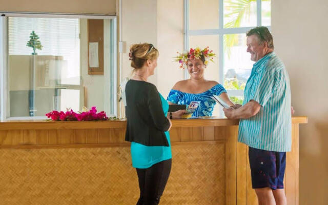 Moana Sands Beachfront Hotel & Villas