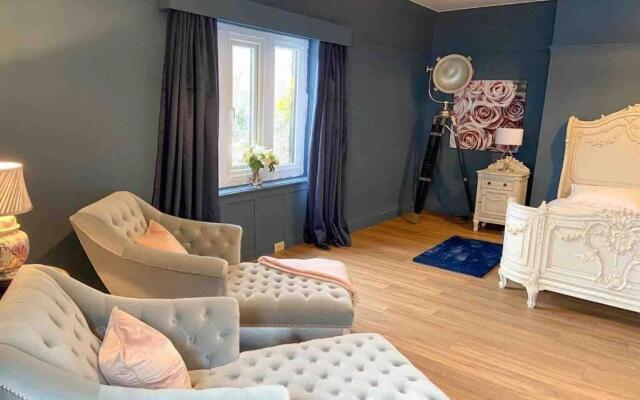 Stunning Property set in own private grounds