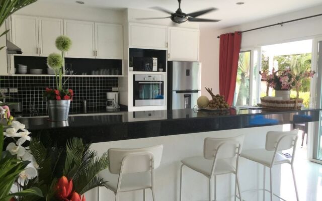 Sirinthara Villa 4 bed pool Nai Harn