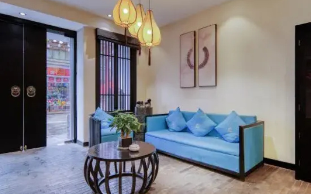 G Joyful Yuejian Hotel (Kunming Wuyue Plaza Dahegen Subway Station)
