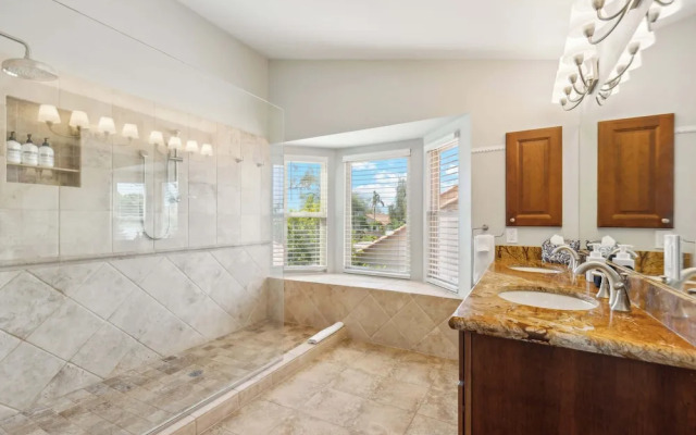 Red Mountain Retreat 5 BDR w/ Heated Pool!