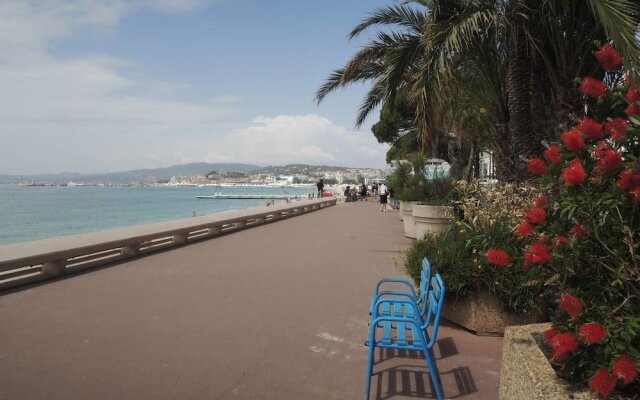 Superb Apart 6 People In The Heart Of Cannes T32