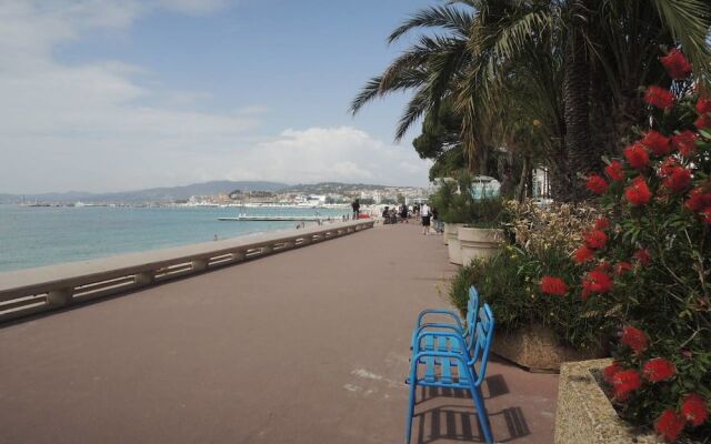 Superb Apart 6 People in the Heart of Cannes T32