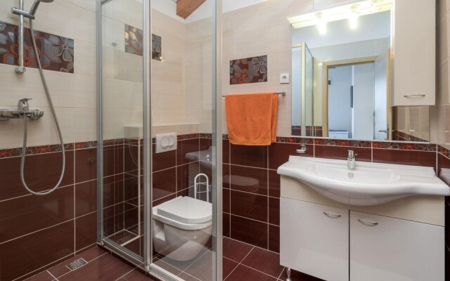 Amazing Home in Milna With 6 Bedrooms, Wifi and Outdoor Swimming Pool