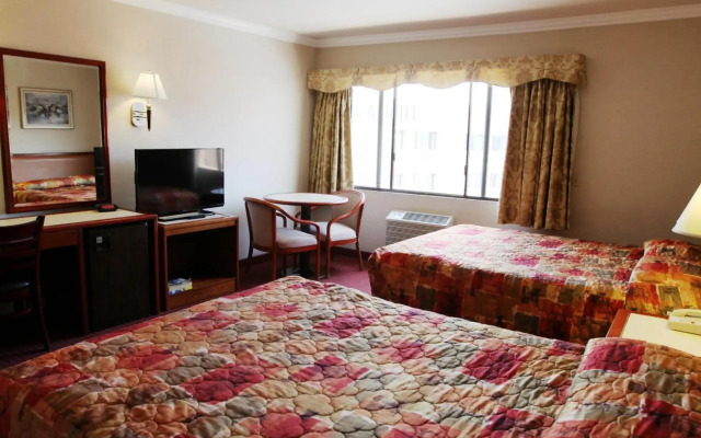 Metro Plaza Hotel
