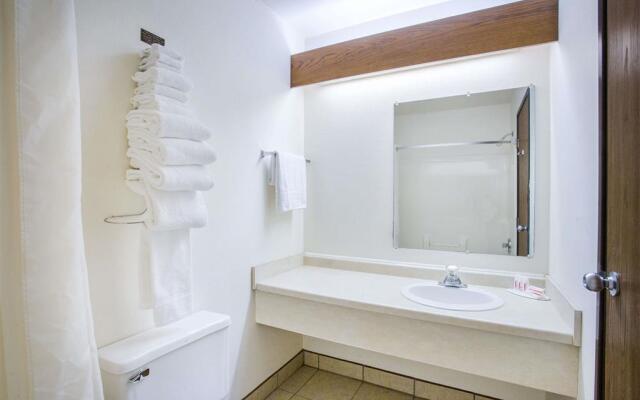 Wautoma Inn by OYO Near Airport WI 73