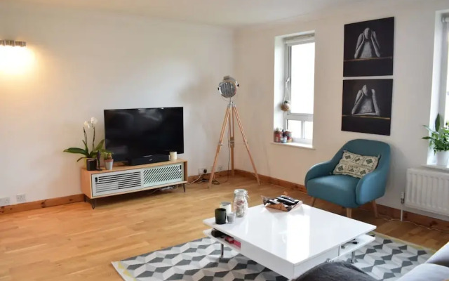 Modern 2 Bedroom Home In Maida Vale