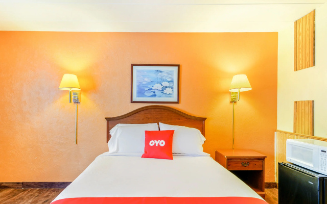 OYO Hotel Downtown Peoria I-74