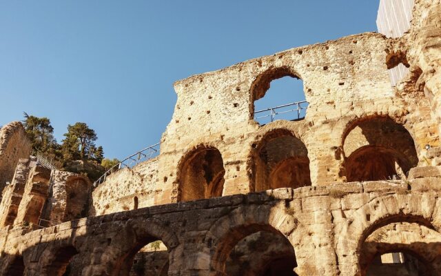 Spacious Castle In Jonquieres With Swimming Pool