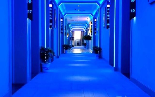 Pioneer·E-Sports Hotel (Ji'an Railway Station Jinggangshan University Branch)