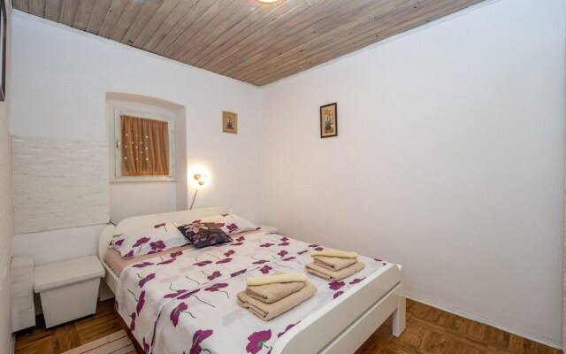 Stunning Home in Jadranovo With Wifi and 5 Bedrooms