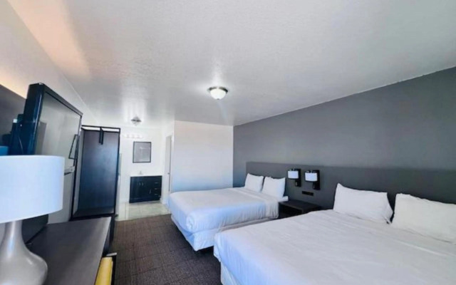 OYO Garden Inn and Suites Pearsall I-35 East