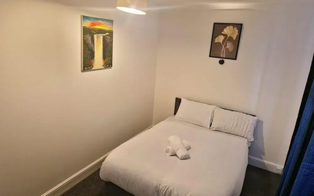 Britton Street Retreat - 4 Bedroom House
