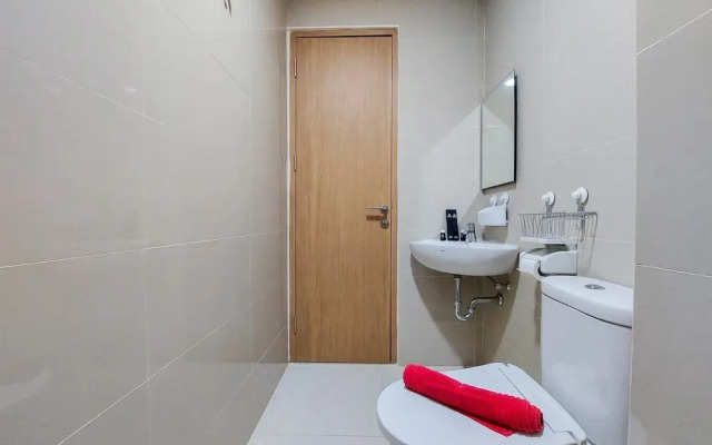 Fancy And Comfy Studio At B Residence Apartment