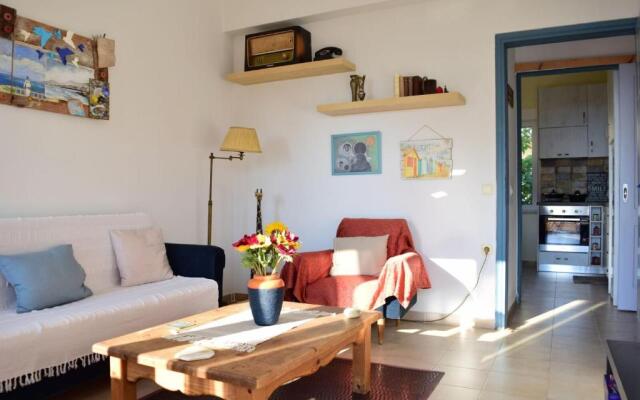 Sunny Sea-View Apartment in Halepa