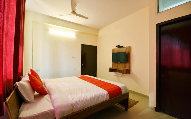OYO 22966 Hotel Raj Niwas