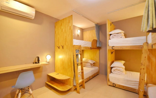 Guilin Cyan Box Hotel
