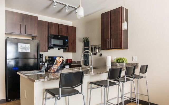 1 BR Downtown Loft Near Fiserv Forum by Frontdesk