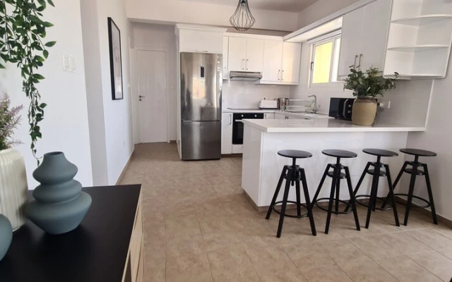 Phaedrus Living: Cityview Luxury Flat Walnut Grove 304
