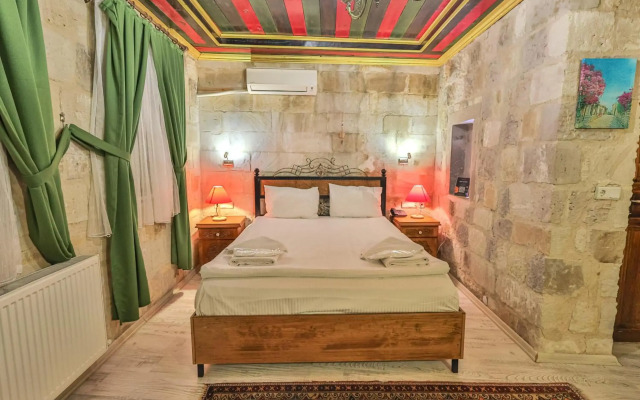 Bedrock Cave Hotel - Adults Only
