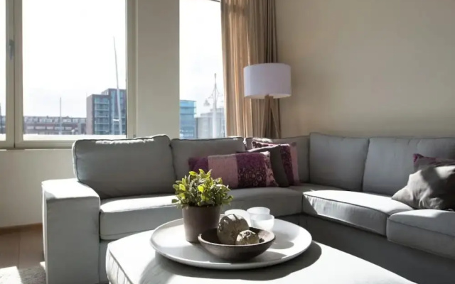 Modern Apartment Overlooking the Harbor