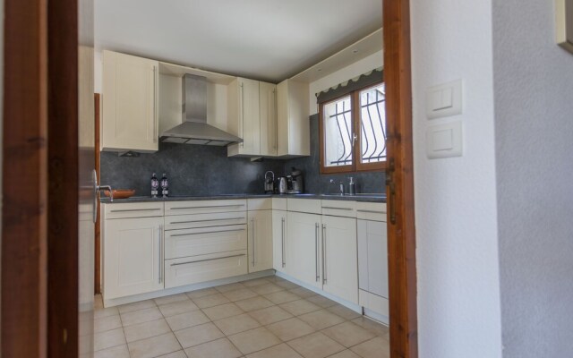 Alluring Villa in Beaufort With Swimming Pool