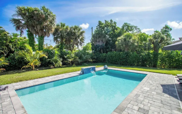 Naples Escape w/ Furnished Patio & Private Pool!