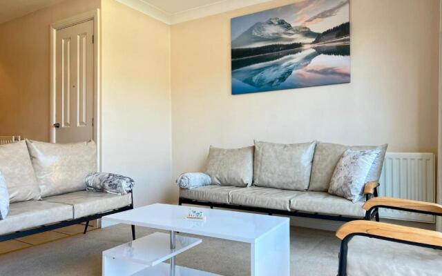 The Sunny House by Incredible Stay