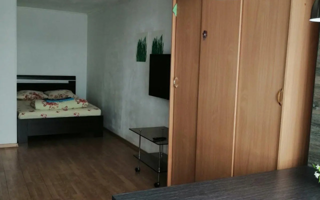 Семпл на улице Старовского