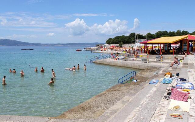 Apartments with a parking space Novi Vinodolski - 18968