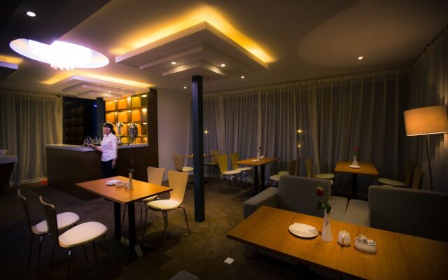 Qunming Shangping Hotel