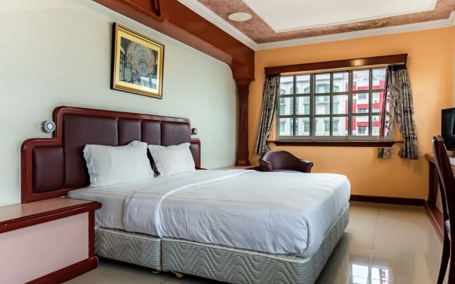 OYO 89735 The Dream Hotel