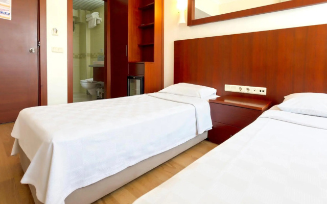 Hotel Peli̇t