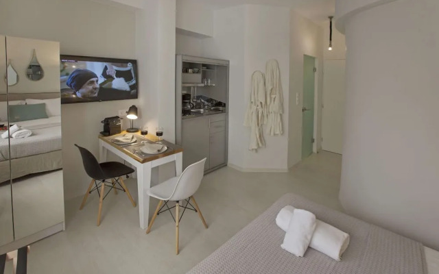 Ermou Stylish Suites by GHH