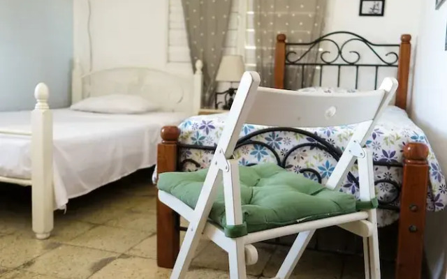 PLAZA, Knocking on Cuba