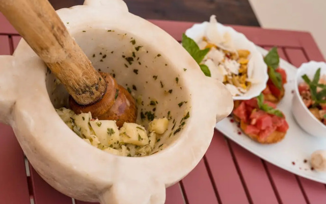 Calacala rooms, restaurant & farm experience