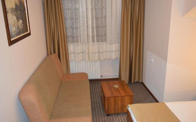 Hotel Damis