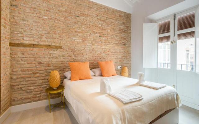 TE2A-El Teatro Brick Wall Suite Prime Location