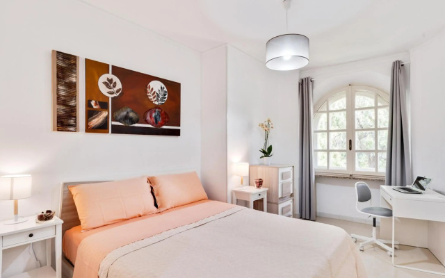 Sanremo Flat with Private Parking - Swimming Pool and NETFLIX