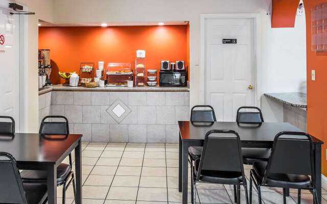 Rodeway Inn & Suites Carrollton